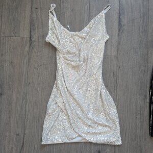 46🤍✨ CBR Sequin Party Mini Dress size small✨🤍